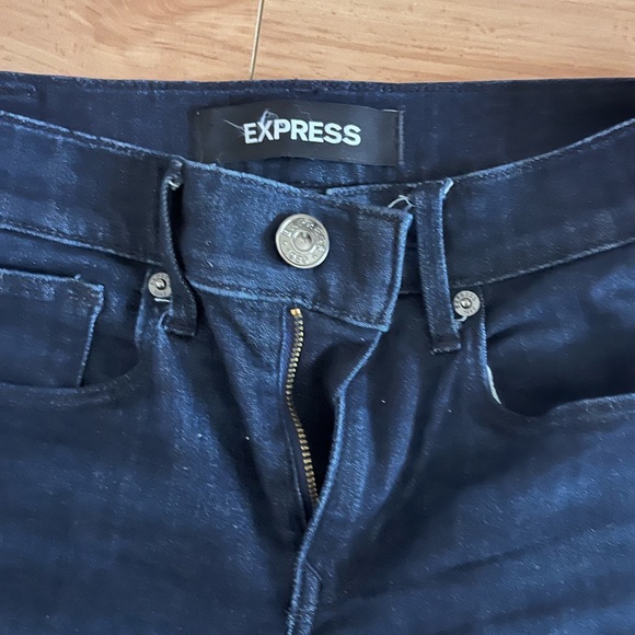 Express Dark Wash Mid-Rise Straight Jean. - Picture 2 of 4